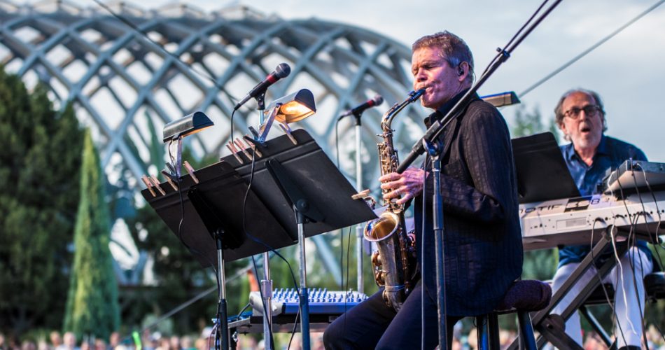 Double Vision Revisited: David Sanborn, Marcus Miller, and Bob James – August 5th – Denver Botanic Gardens This past Monday the Denver Botanic Gardens morphed into a beautiful outdoor Jazz club as it played host to a supergroup featuring David Sanborn, Marcus Miller, and Bob James and Denver's own Django Reinhardt inspired LAPOMPE. While the day was hot, the evening cooled off just enough to be comfortable and a nice bottle of Rose did the rest.