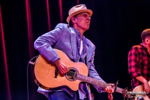 John Hiatt 2014-08-13-23-7261